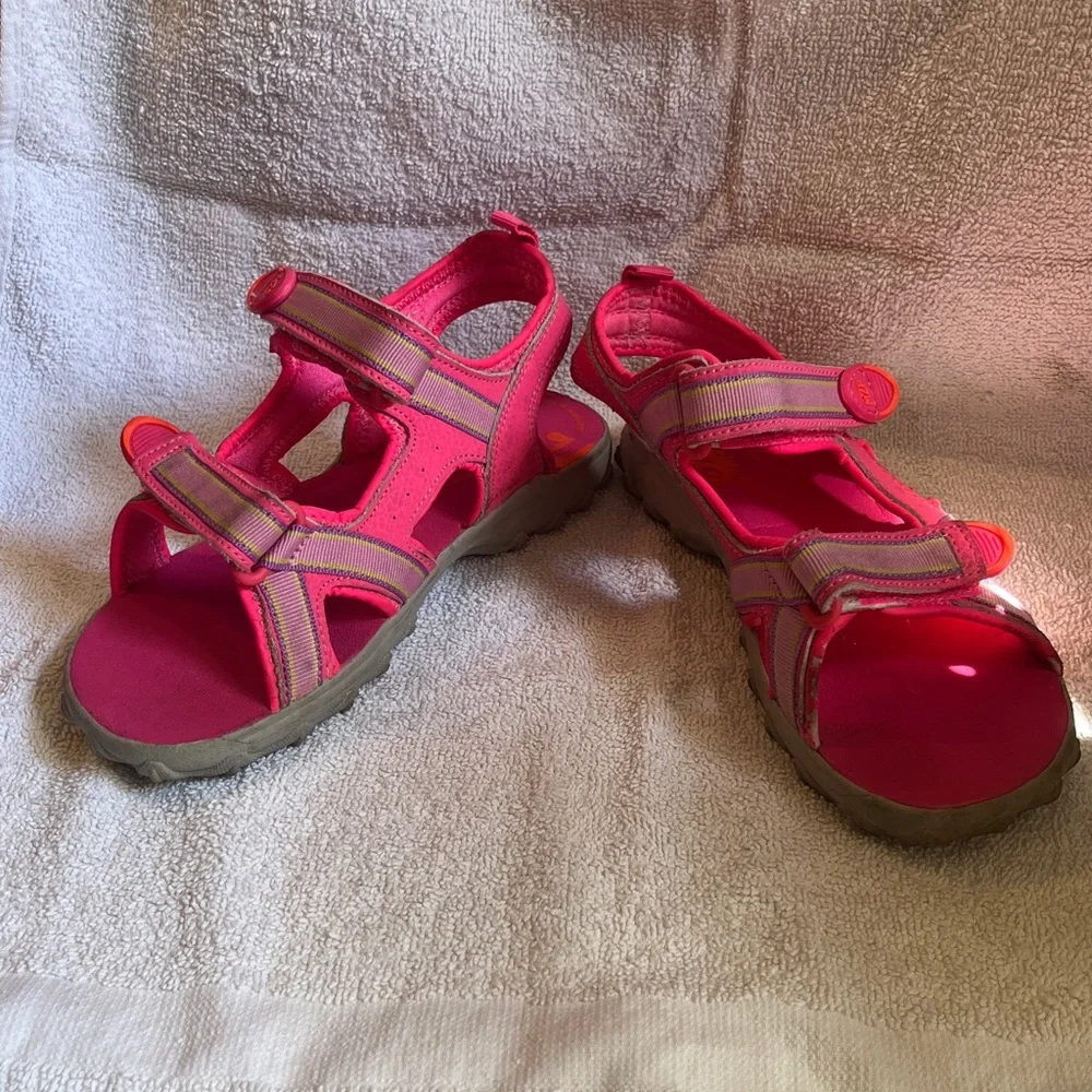 Stride Rite girls pink Sandals in size 3